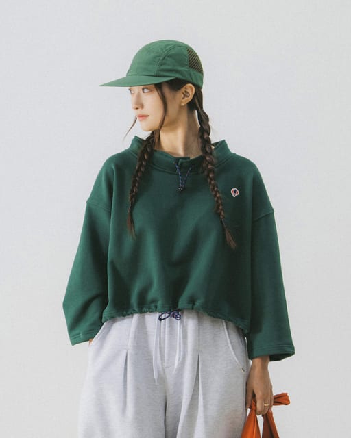 [AG.W] Wappen Stand Neck Crop Sweat Shirt - Green
