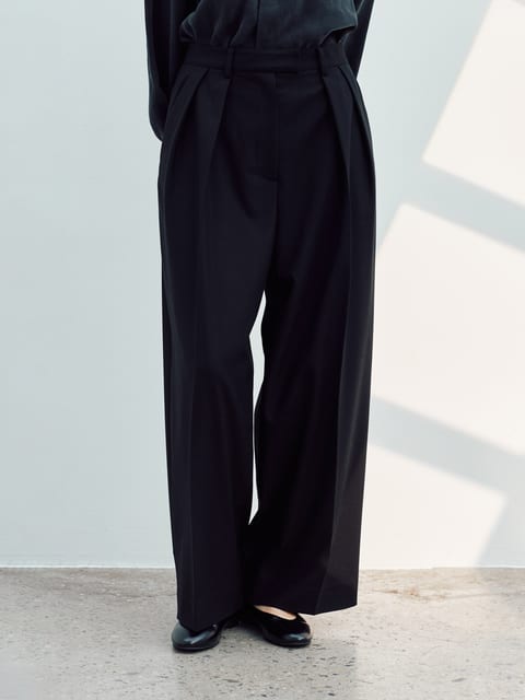 TWO-TUCK VOLUME WIDE PANTS [BLACK]