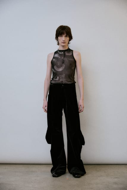 DIGITAL COLLAGE: BIRD EYES & HUMAN FACES PRINTED SHEER SLEEVELESS TOP / BLACK