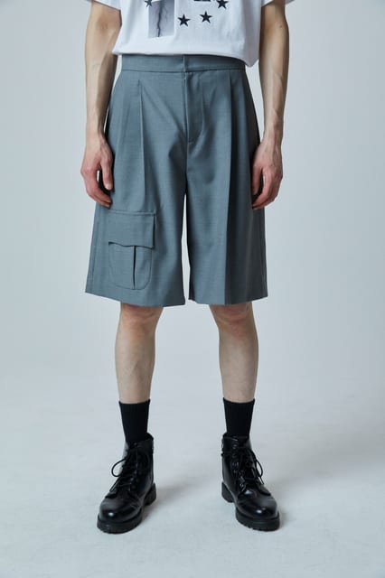 PLEATED BERMUDA SHORTS