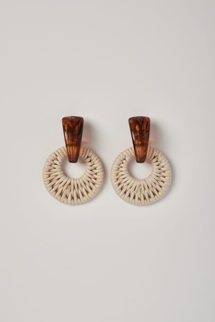 Fomica string earrings