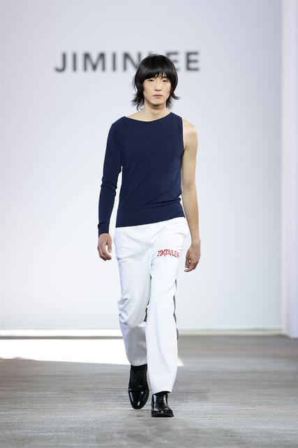 ONE SLEEVE BASIC T-SHIRT 원 슬리브 베이직 티셔츠 네이비