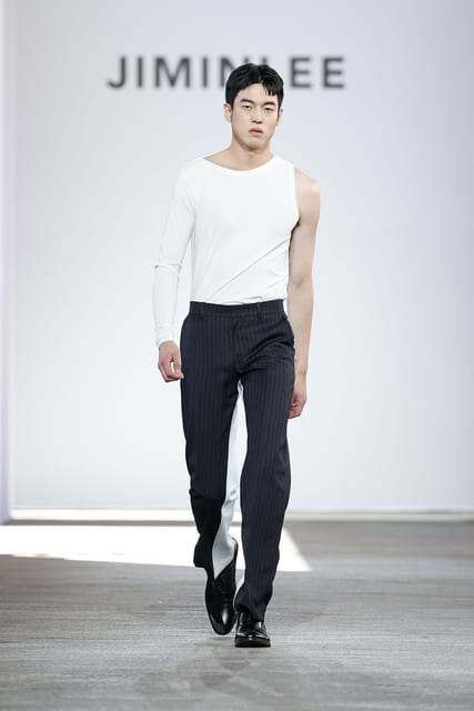ONE SLEEVE BASIC T-SHIRT 원 슬리브 베이직 티셔츠 화이트
