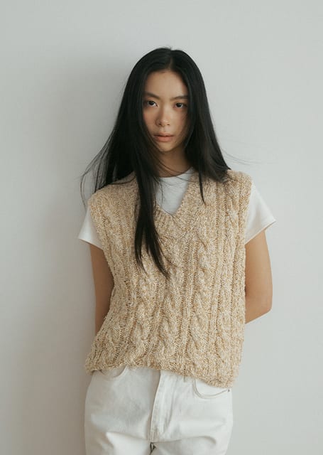 [50%] cable cotton blended knit vest-beige