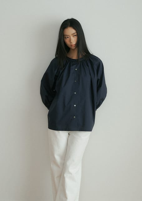 two way shirring blouse-navy