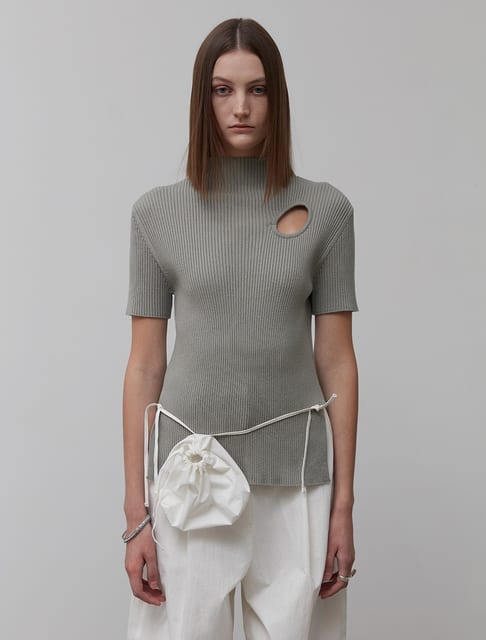 CUT OUT HALF NECK KNIT [OLIVE]