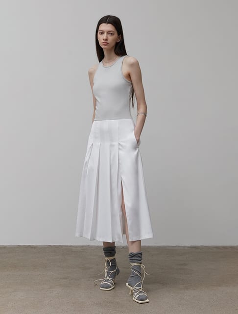 SLEEVELESS PLEATED DRESS [WHITE]