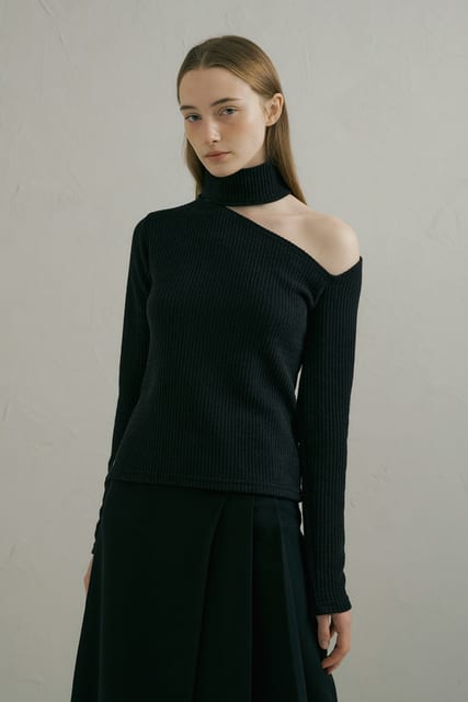 Shoulder cutting turtleneck sleeves (black)