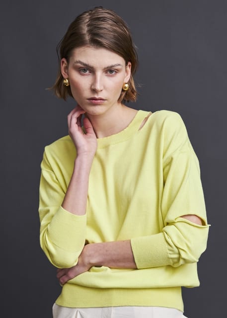 NECKLINE SLIT KNIT_LIGHT GREEN