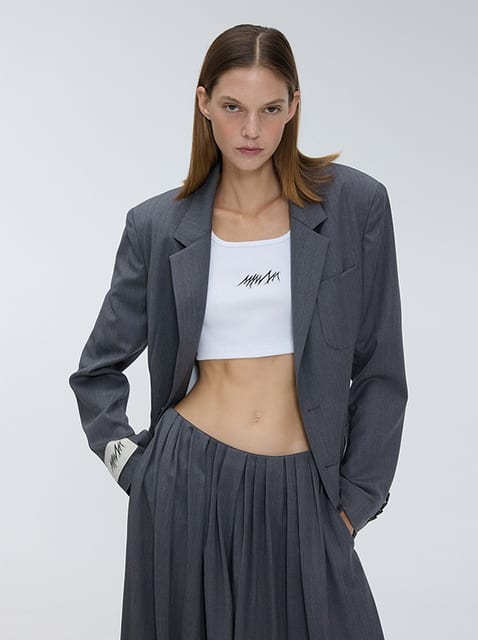 Back dart sleeve logo jacket