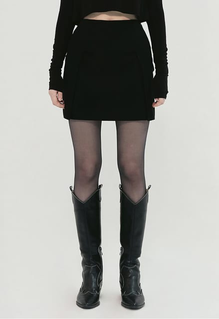 MINI SKIRT IN WOOL WITH DOUBLE TUCK