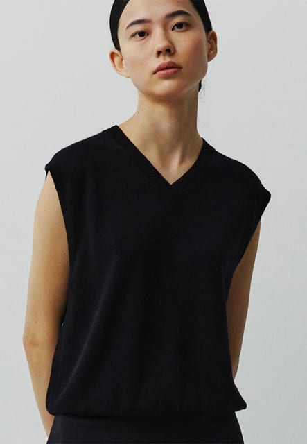 LANA WOOL V NECK VEST - BLACK
