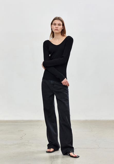STRAIGHT BLACK DENIM