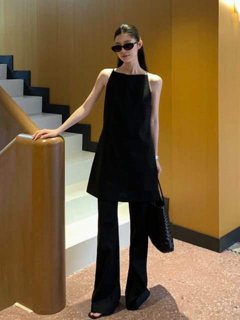 홀터넥 슬리브리스 - 블랙 / Halter Neck Sleeveless - Black