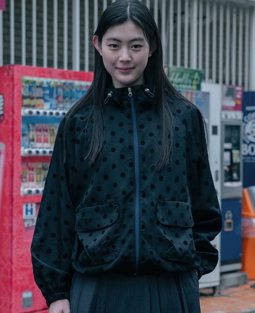 dot frill hooded windbreaker jumper (black)