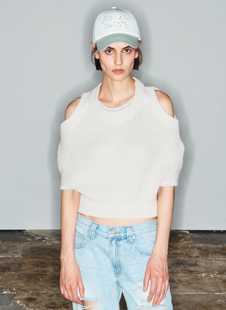 [THEOPEN PRODUCT] CUT-OUT KNIT CAPE, BEIGE