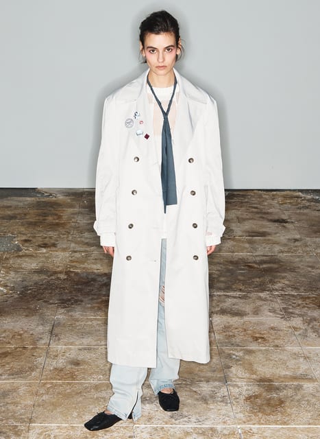 [THEOPEN PRODUCT] STUD BELT TRENCH COAT, GRAYISH BEIGE