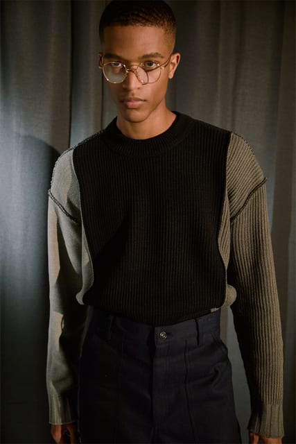 THREE PANELLED GREY SWEATER