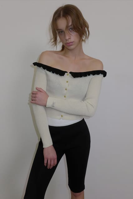 OFF-SHOULDER FRILLED CARDIGAN_OATMEAL