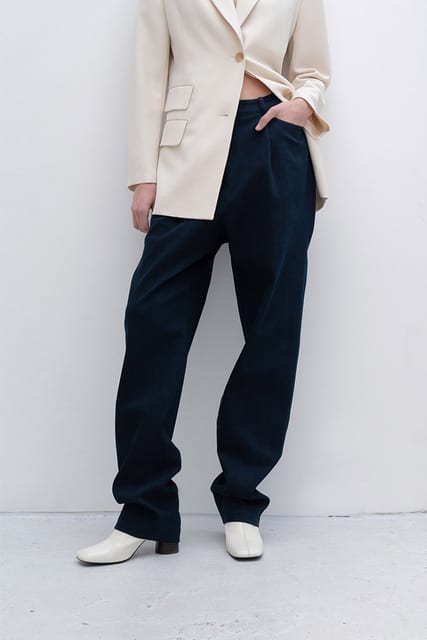 RELAXED STRAIGHT FIT DENIM JEANS