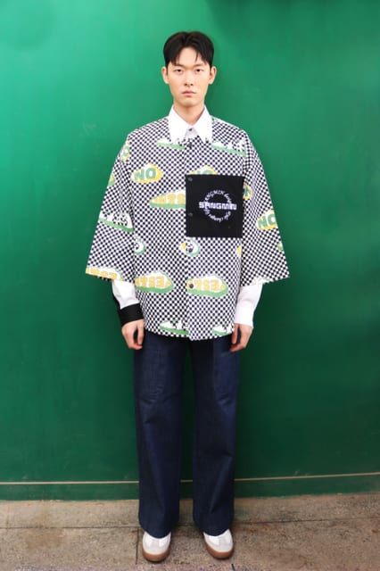 체커보드 그래픽 셔츠