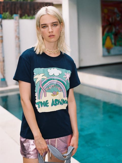[ROCKSTAR FIT] RAINBOW ISLAND T SHIRT NAVY