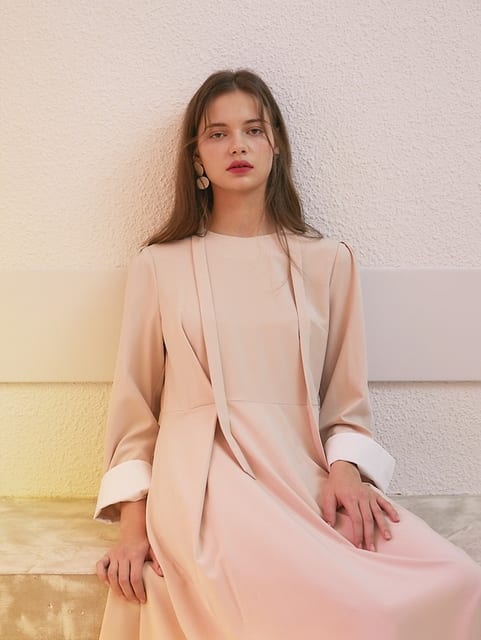 UNBALANCE FLARE DRESS BEIGE