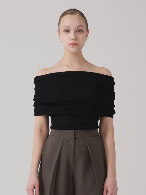 Overlap off-shoulder sleeve knit (Black)