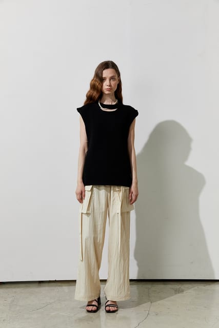 Neck Slit Knit Black