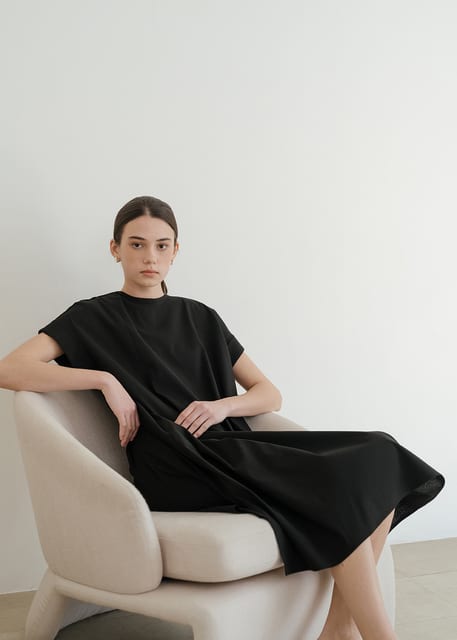 BLACK DART DETAIL DRESS