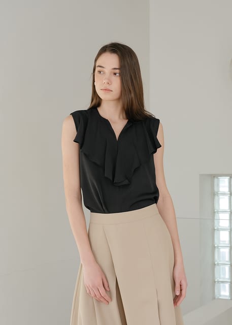 BLACK FLARED BLOUSE