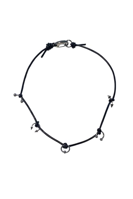 PIERCING KNOT NECKLACE